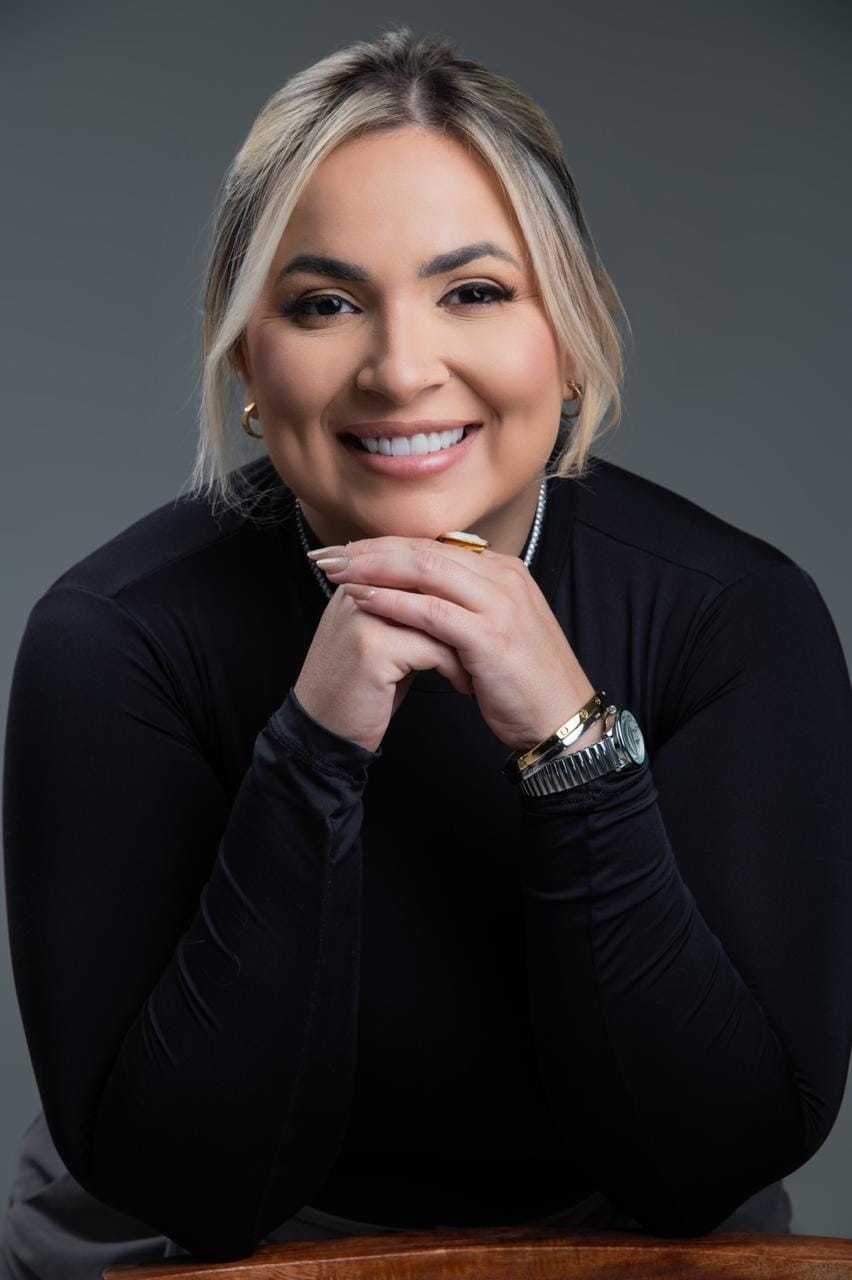 Dra. Flávia Helena